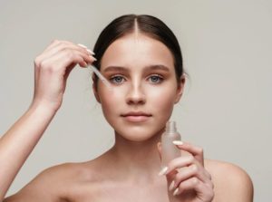 How to Use Hyaluronic Acid and Retinol Together? Benefits & Side Effects