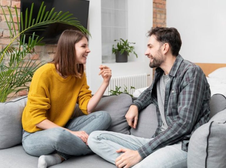 30 Questions to Strengthen Your Relationship: Build Deeper Connections