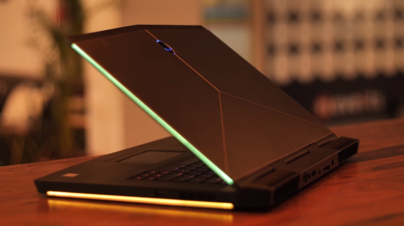 Alienware 15 R3 Design and Build Quality 6