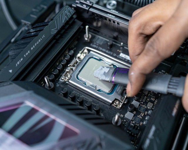 apply thermal paste on cpu