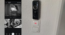 Die Eufy Video Doorbell Dual behält auch bei einer seitlichen Montage das Geschehen vor der Tür im Blick. Das gelingt dank eines großen Sichtfelds von 160° und einer um 15° seitlich abgewinkelten Montageplatte.