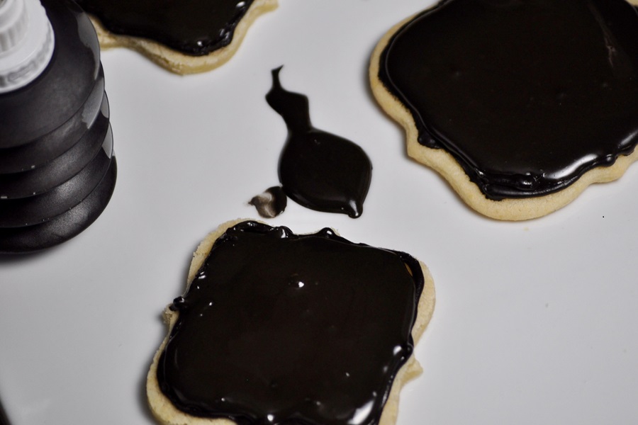 Chalkboard Cookies with Edible Chalk {DIY} Close Up of Cookies Ready with Black Frosting Drying on Each One