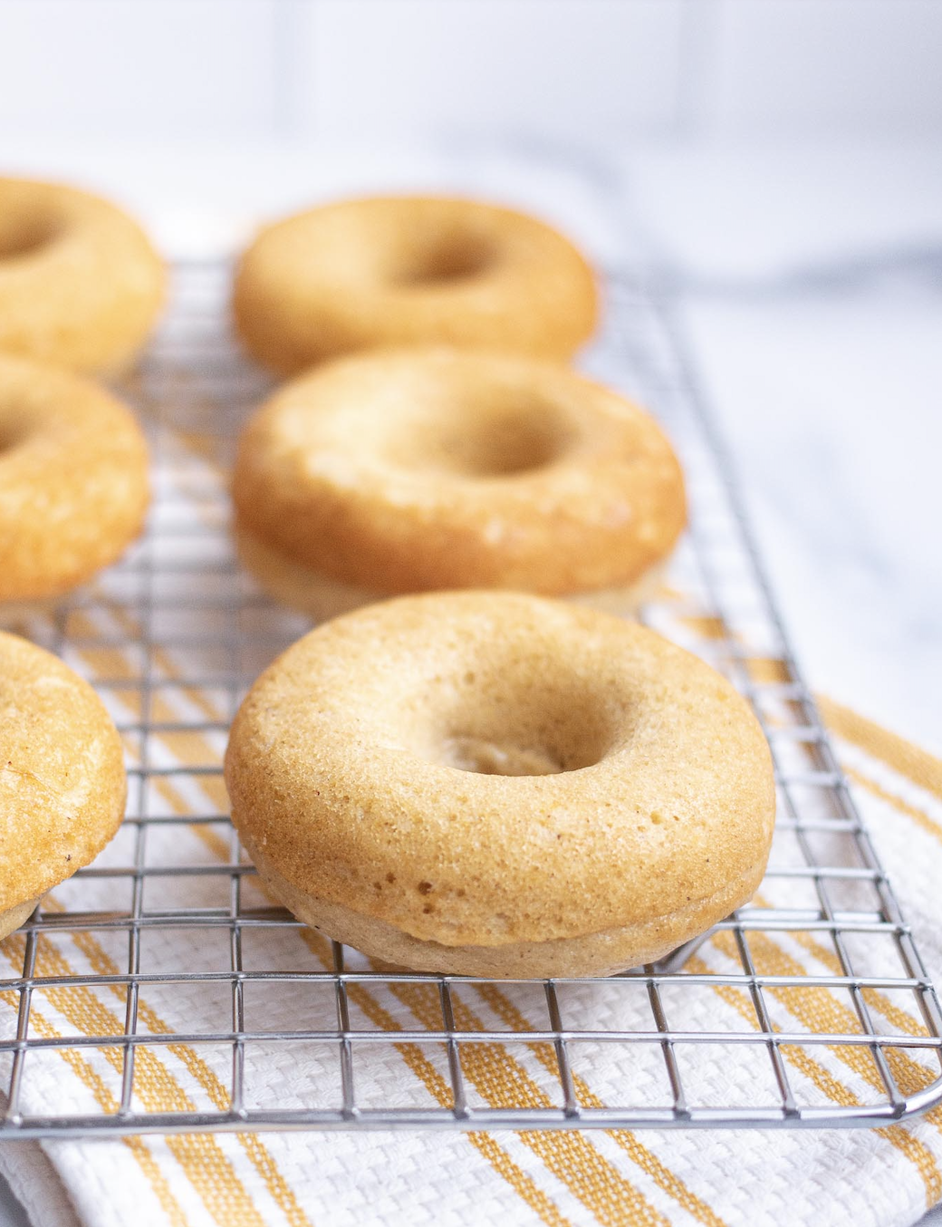 baked-cake-donuts-ca6103ffaceb041993a6538e