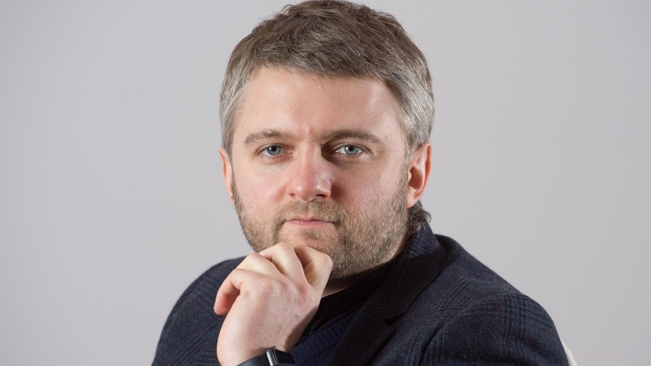 Porträt des Dirigenten Kirill Karabits.