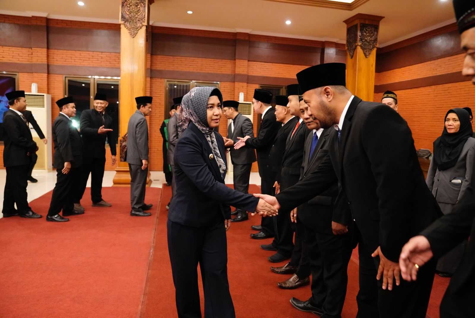 WALI KOTA MOJOKERTO ROMBAK 40 PEJABAT DI LINGKUNGAN PEMKOT, BERIKUT PESANNYA