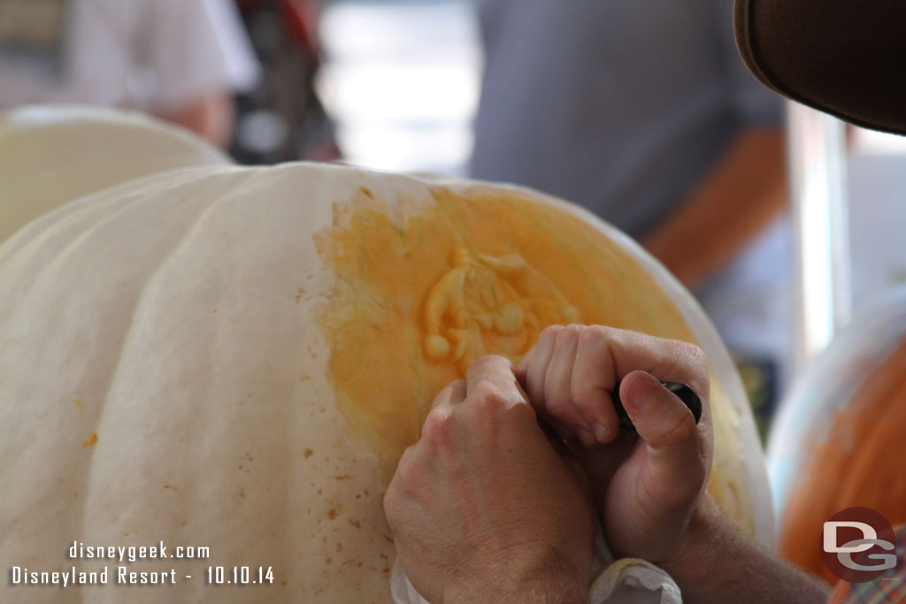 Disneyland Pumpkin 2014 - Carver at work