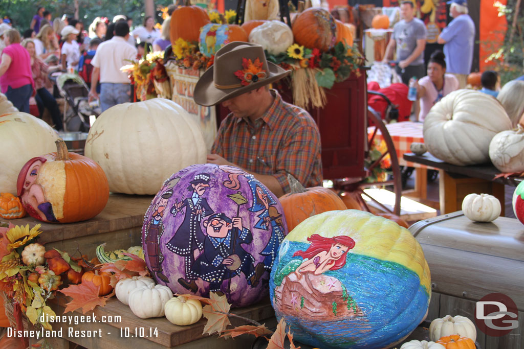 Disneyland Pumpkin 2014 - Carver at work