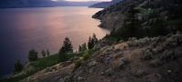 A couple hiking along the Naramata Bench | Hubert Kang