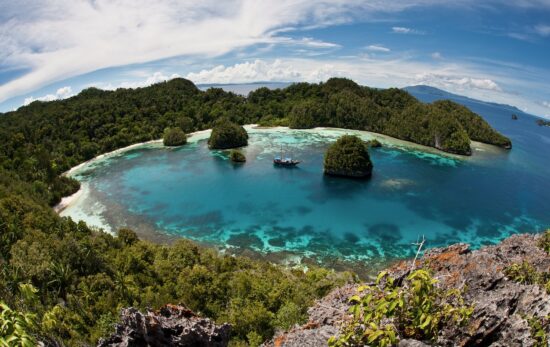 best liveaboards in Indonesian - raja ampat indonesia