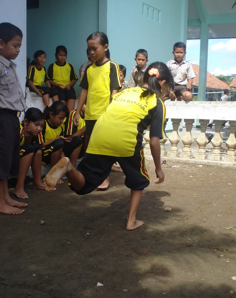 Balada Asmoro Laut: SEBELUM AKU MATI! (Dokumentasi tentang Permainan - Manfaat Permainan Tradisional Dalam Membentuk Karakter Anak