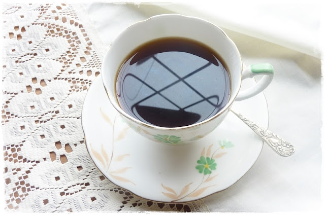 vanilla-extract-in-coffee