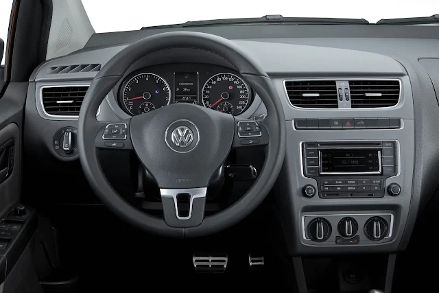 carro CrossFox 2014 Volkswagen - interior - por dentro - painel