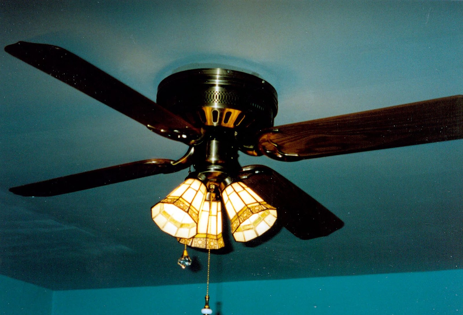 Similiar Fixing Broken Ceiling Fan Keywords