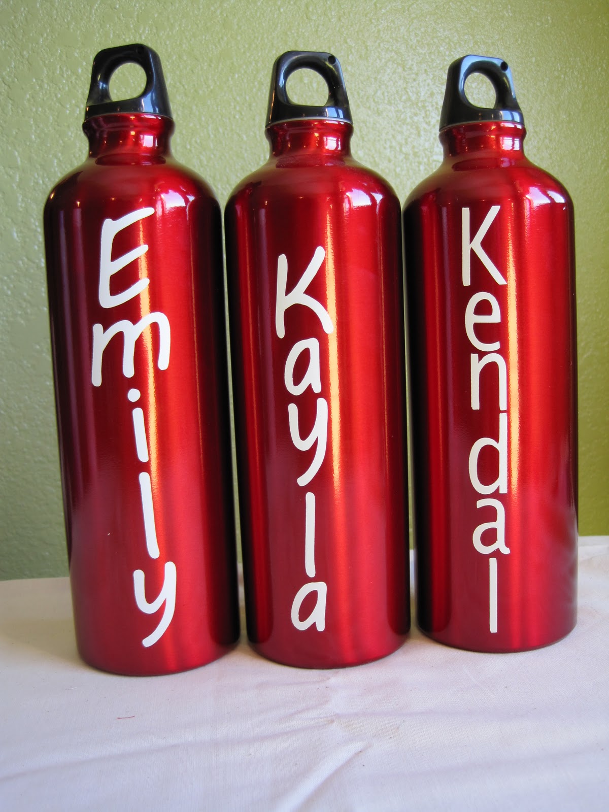 Crafts and Crap: Personalized Water Bottles