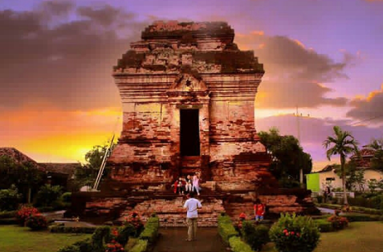 Wisata Candi Pari