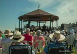 Deal_Bandstand