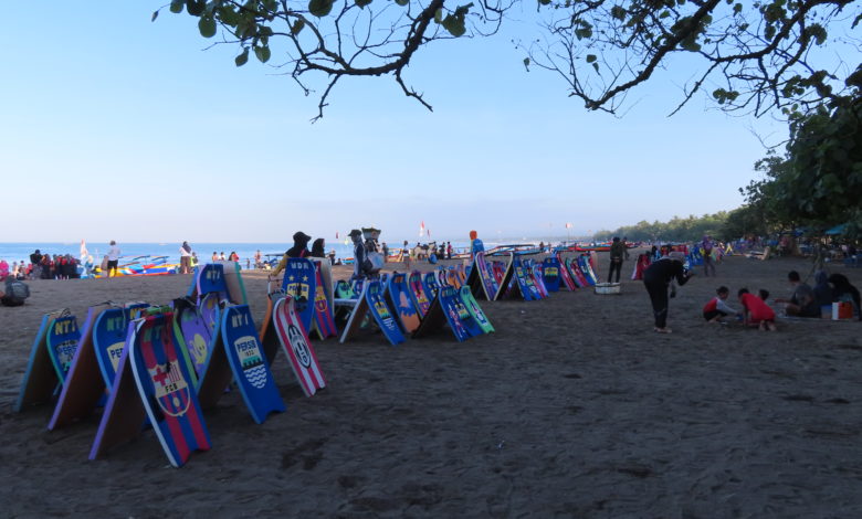 Pantai Pangandaran di Padati Pengunjung Selama Libur Sekolah