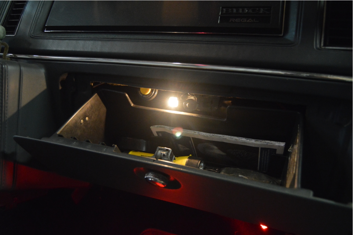 Changing Glove Box Light Bulb (Lamp)