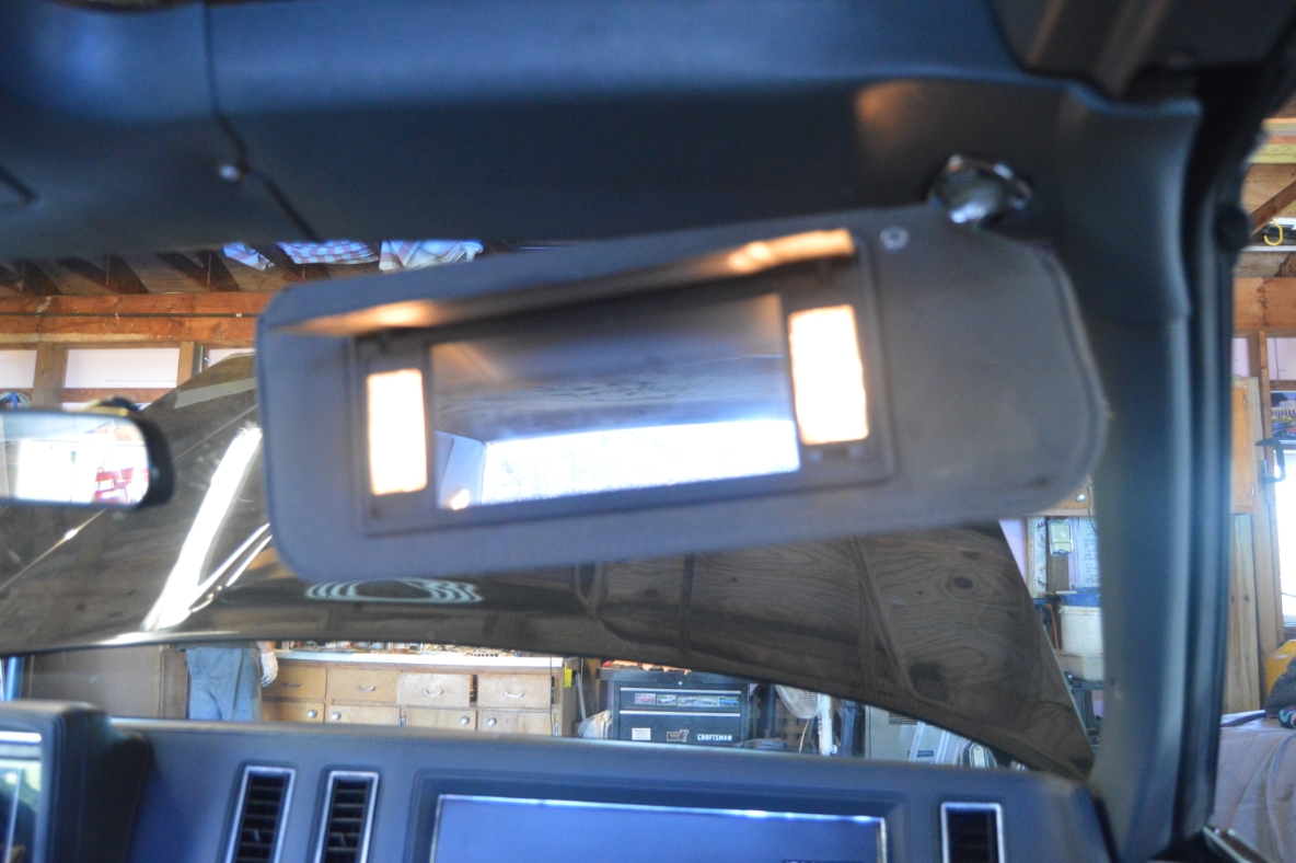 Changing Visor Vanity Mirror Light Bulbs (RH Passenger)