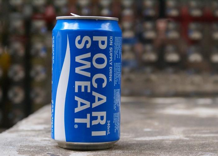 Blue Pocari Sweat can on a ledge outside