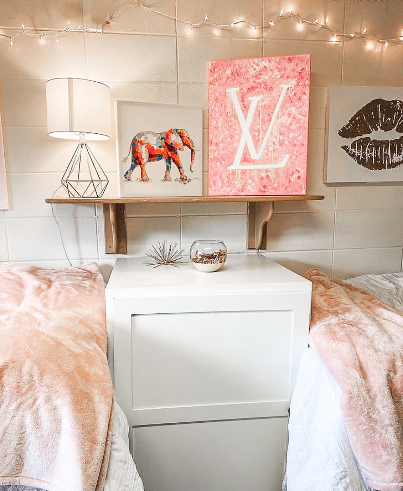 15 Genius Dorm Wall Decor Ideas That Are Insanely Cute - By Sophia Lee