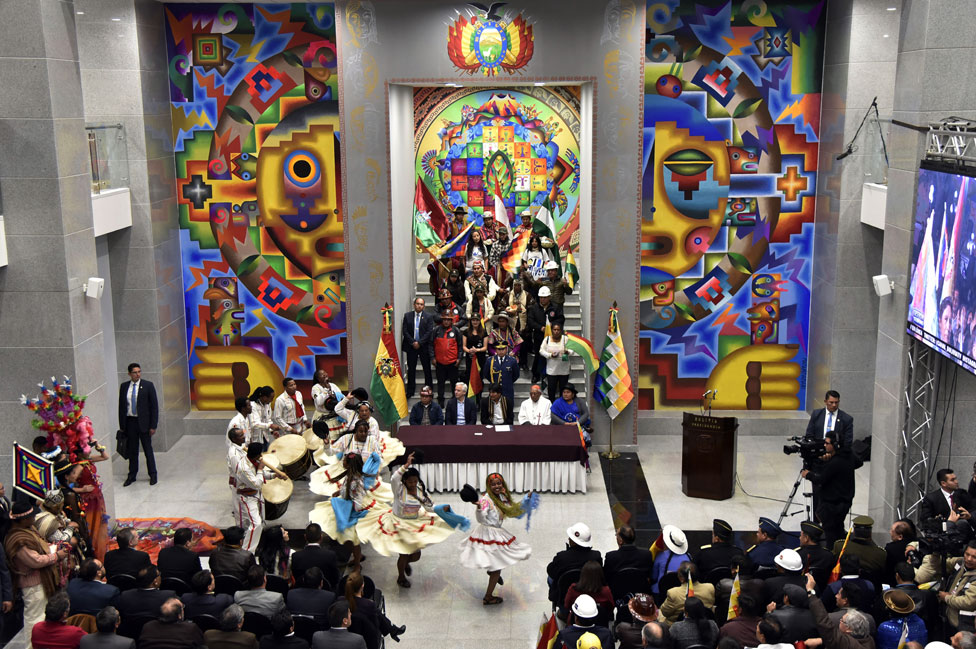 La Casa Grande del Pueblo por dentro, durante su inauguración.