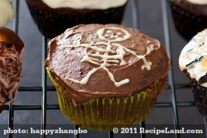 Halloween Chocolate Surprise Cupcakes