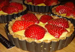 Strawberry or Raspberry Custard Tart