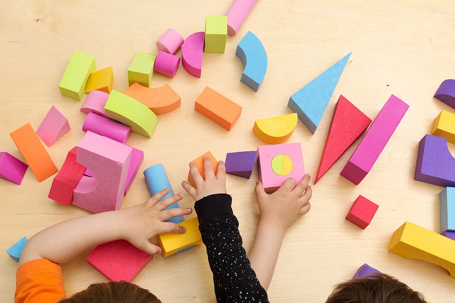 Children Sharing And Playing With Toys Photo, Flatlay, School, HD wallpaper