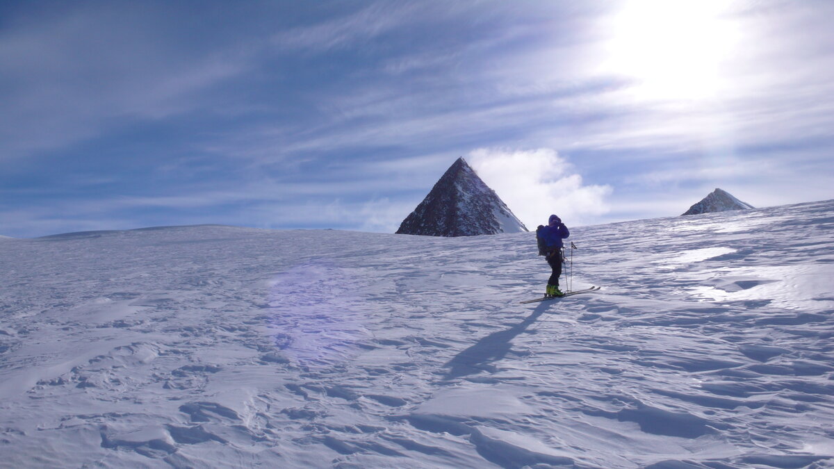 Ski approach to Mount Sporli