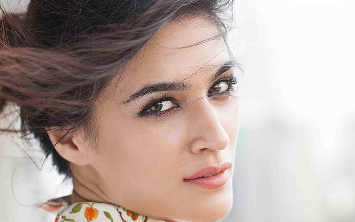 Kriti Sanon 2015, women's pink lipstick, Female Celebrities, bollywood, HD wallpaper