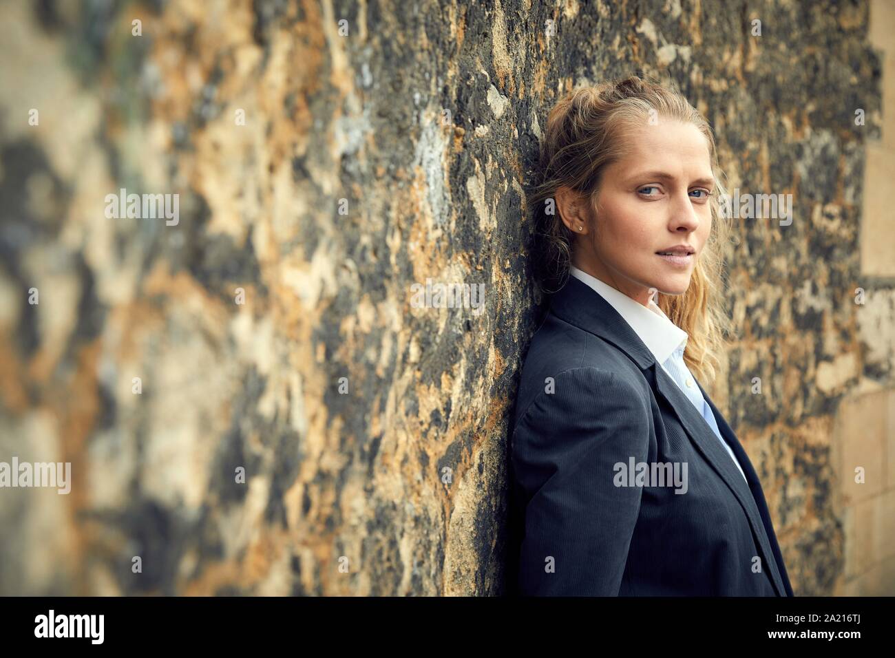 TERESA PALMER in A DISCOVERY OF WITCHES (2018), directed by JUAN CARLOS MEDINA and FARREN BLACKBURN. Credit: AMC / Album Stock Photo