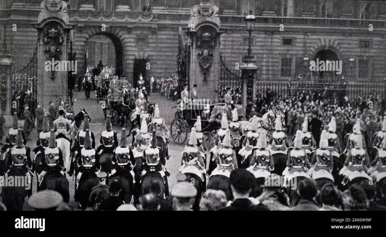 Photograph of the Queen's Procession, with the Glass Coach and Captain's Escort when leaving Buckingham Palace for the Coronation. Dated 20th Century Stock Photo