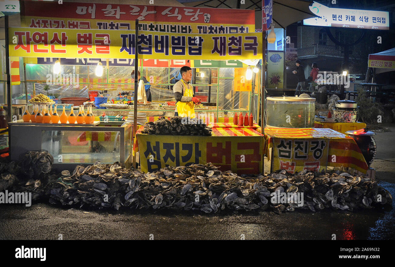 Oyster seller in Gurye, South Korea Stock Photo