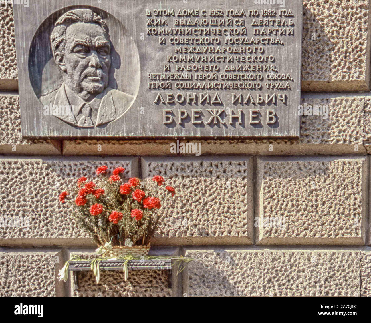 Moscow, Russia. 1st Feb, 1989. A commemorative plaque and a shelf of flowers, on the wall of a stately Moscow apartment building at 26 Kutuzovsky Prospect, (where he and other Soviet leaders lived) honoring Leonid Brezhnev, General Secretary of the Central Committee of the Communist Party of the Soviet Union from 1964 until his death in 1982 Credit: Arnold Drapkin/ZUMA Wire/Alamy Live News Stock Photo