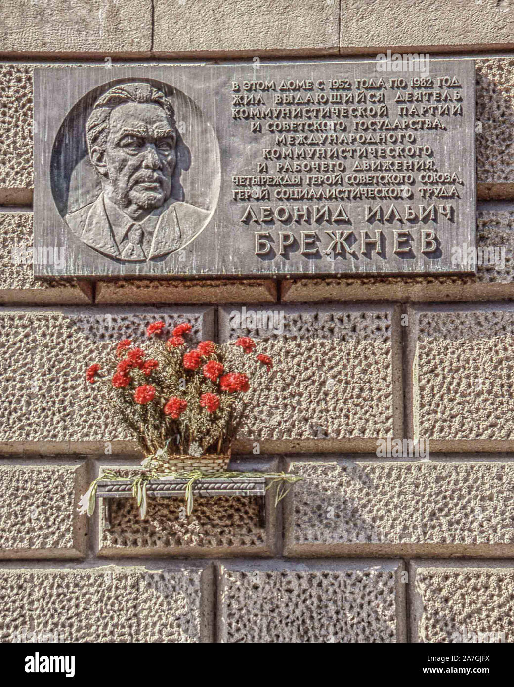 February 1, 1989, Moscow, Russia: A commemorative plaque and a shelf of flowers, on the wall of a stately Moscow apartment building at 26 Kutuzovsky Prospect, (where he and other Soviet leaders lived) honoring Leonid Brezhnev, General Secretary of the Central Committee of the Communist Party of the Soviet Union from 1964 until his death in 1982 (Credit Image: © Arnold Drapkin/ZUMA Wire) Stock Photo