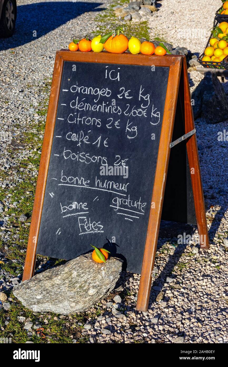 Spanish oranges for sale at a roadside stall in France Stock Photo