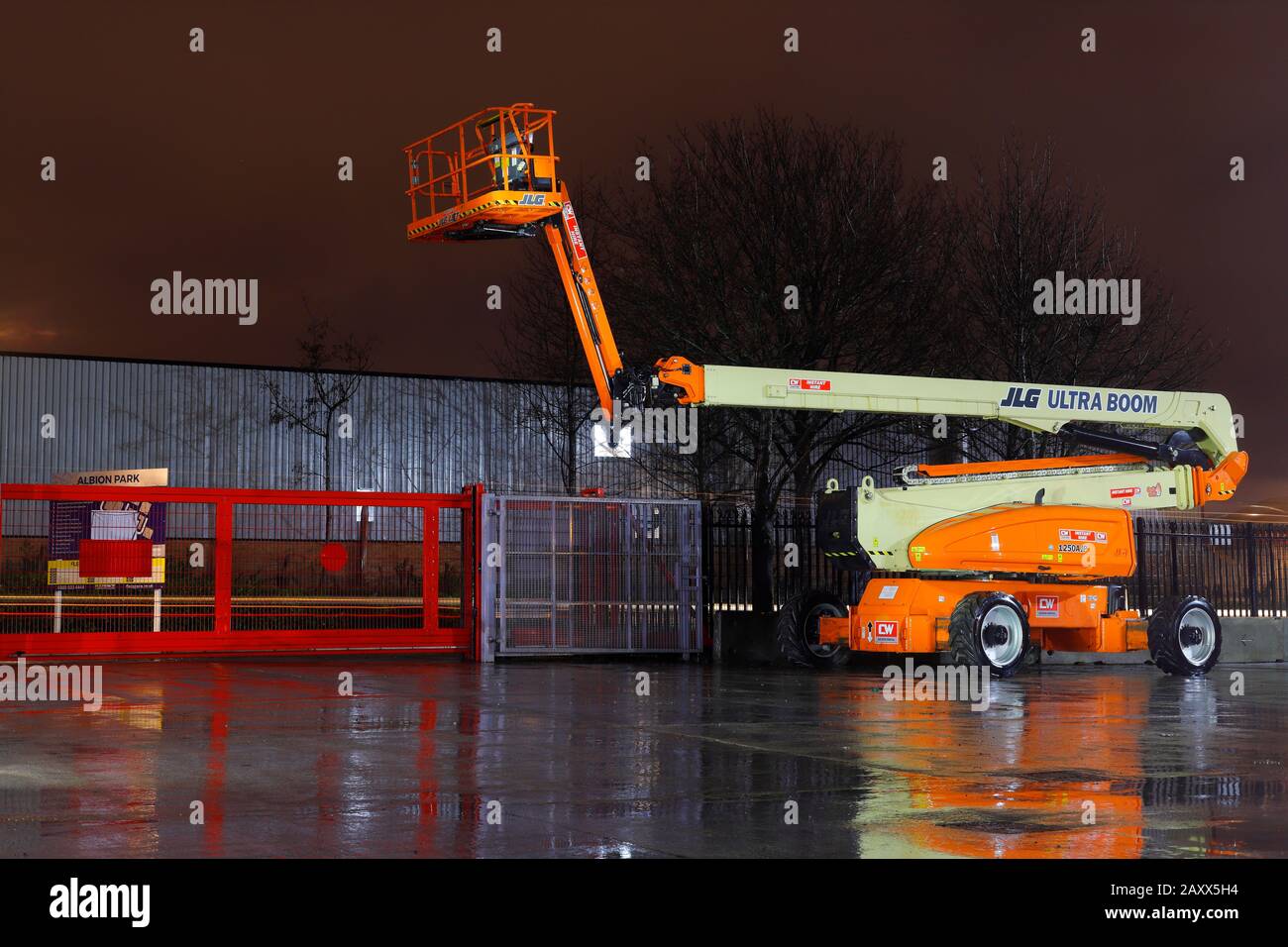 JLG 1250 AJP Ultra Boom Articulated Telescopic Boom Lift which reaches 125ft Stock Photo