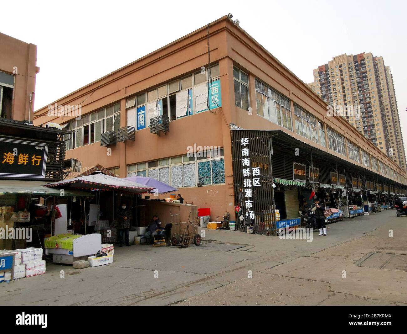 View of Wuhan Huanan Wholesale Seafood Market before its closure in Hankou, Wuhan city, central China's Hubei province, 31 December 2019. Stock Photo