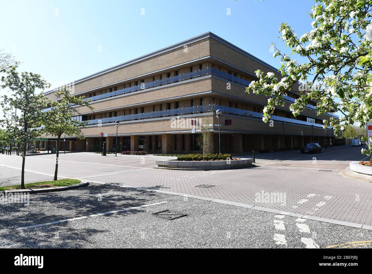 Milton Keynes Centre MK shops entrance civic offices library Stock Photo