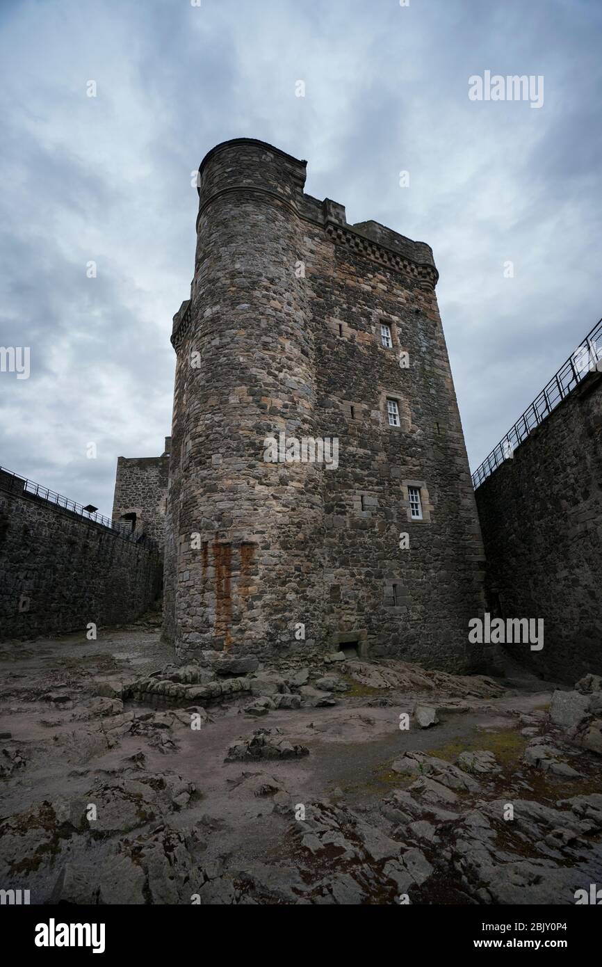 Blackness Castle built by Sir George Crichton in the 1440s, sits on the edge of the Firth of Forth sea and resembles a stone ship, Scotland, UK Stock Photo