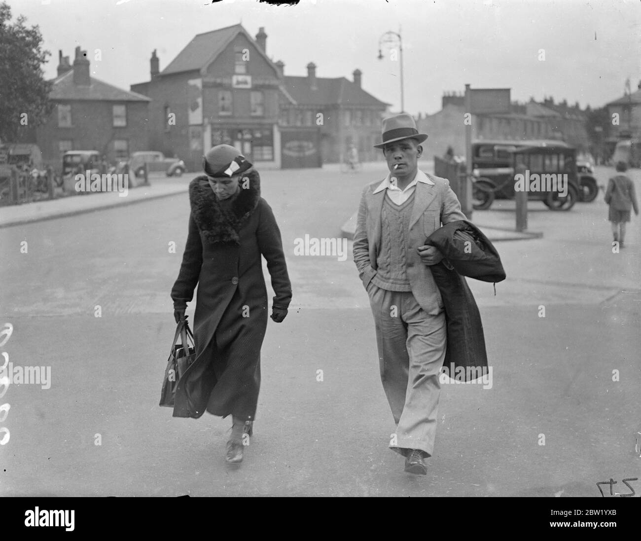 Man was arrested after the body of Daisy Vera Skeels, a 16-year-old waitress has been exhumed, for an inquest. William Henry Skeels, brother of the dead girl, accused Andrew Chumley who was taken into custody on the coroners warrant on the charge of manslaughter. Photo shows: Andrew Chumley, arriving at the court in Hounslow, London for the inquest. 18 June 1937 Stock Photo