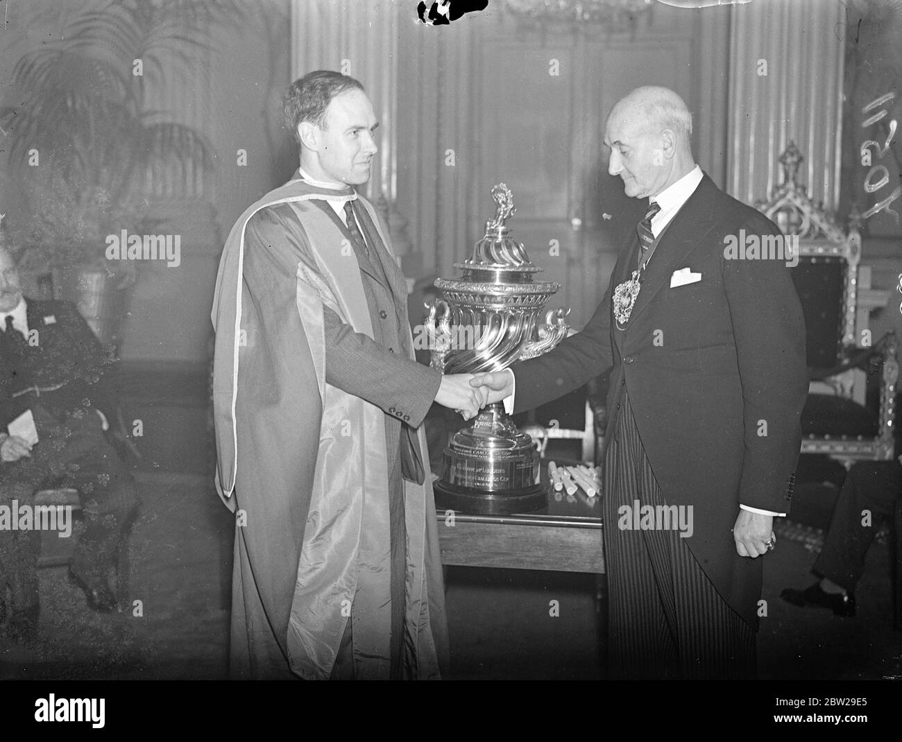 Lord Mayor presents Cup for Languages at Mansion House. The Lord Mayor of London, Sir George Broadbridge, presented the Threlford challenge cup for languages to Dr AJ McIntosh, who received it on behalf the School of Commerce, Leicester Technical College, at the Mansion House. 21 October 1937 Stock Photo