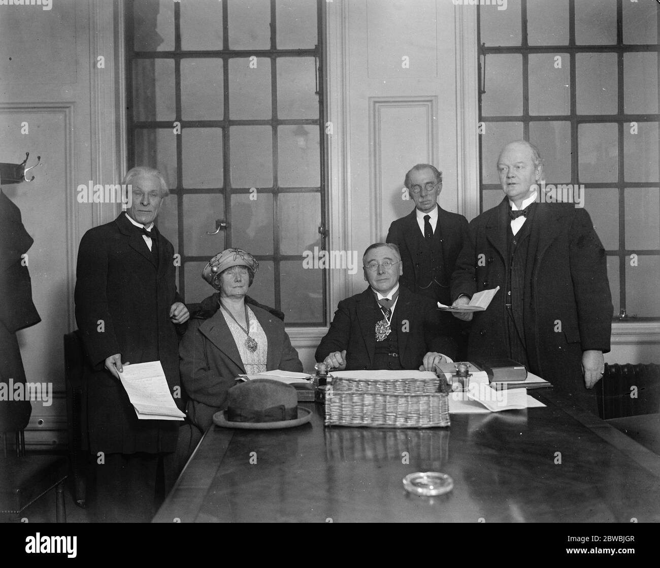 Election Nominations , Attorney General to be opposed by poor man ' s lawyer Sir Douglas Hogg K C , the attorney general as Conservative Candidate , and Mr James Jonas Dodd , solicitor and ' Poor man's lawyer ' as labour candidate , were nominated for the Marylebone Division . Sir Douglas Hogg ( right ) and Mr James J Dodd ( left ) handing in nominations at Marylebone town hall . The Mayor is in the centre 1923 The 1923 United Kingdom general election was held on Thursday 6 December 1923. The Conservatives, led by Stanley Baldwin, won the most seats, but Labour, led by Ramsay MacDonald, and H. Stock Photo