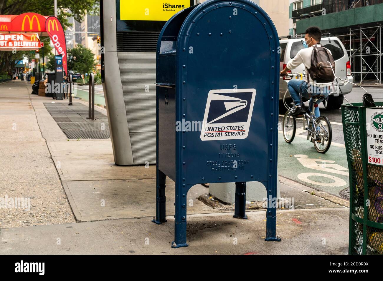 USPS postal collection letterbox in Chelsea in New York on Sunday, August 16, 2020 (© Richard B. Levine) Stock Photo