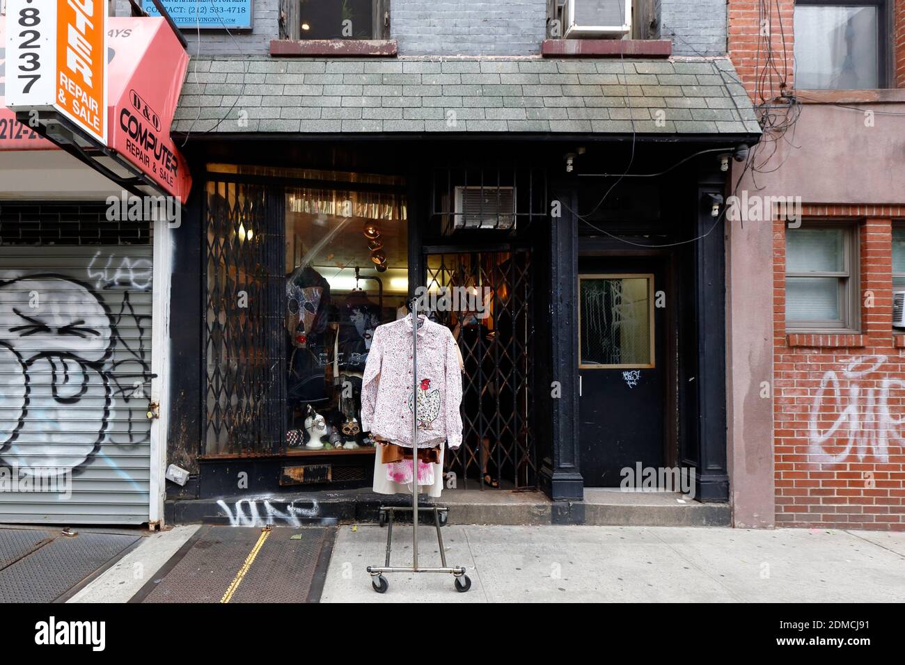 Geova Atelier, 208 Avenue B, New York, NYC storefront photo of a fashion boutique in the East Village neighborhood of Manhattan. Stock Photo