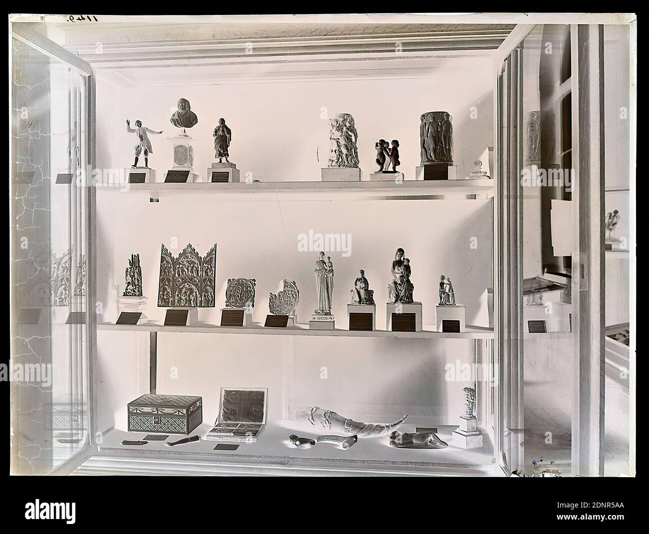 Museum Display Case High Resolution Stock Photography And Images Alamy