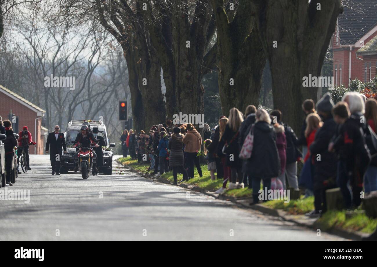 The funeral procession of Olly Stephens slows at All Hallows Road, Reading to receive floral tributes, before making its way to Reading Crematorium. Picture date: Friday February 5, 2021. Stock Photo