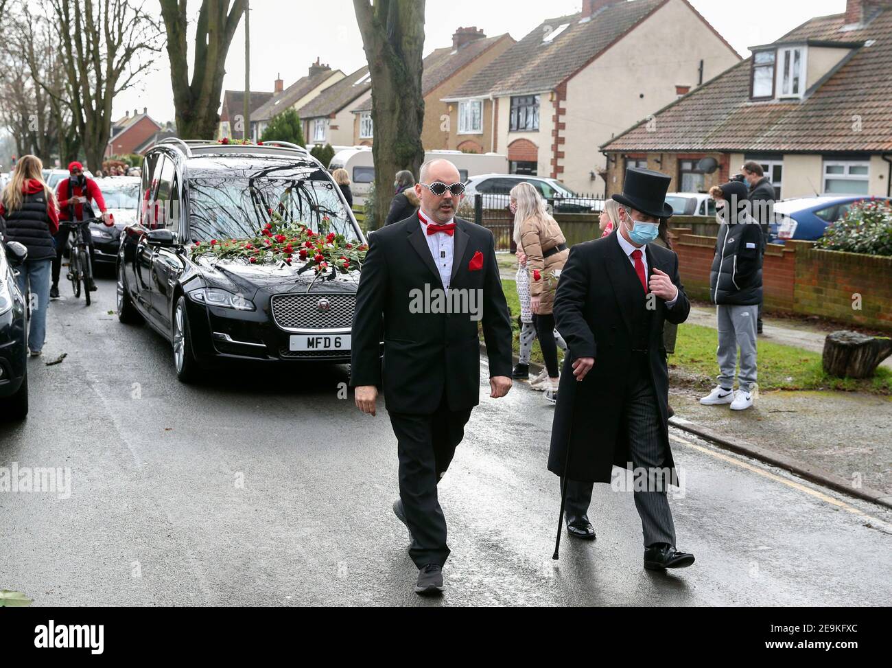 The funeral procession of Olly Stephens slows at All Hallows Road, Reading to receive floral tributes, before making its way to Reading Crematorium. Picture date: Friday February 5, 2021. Stock Photo