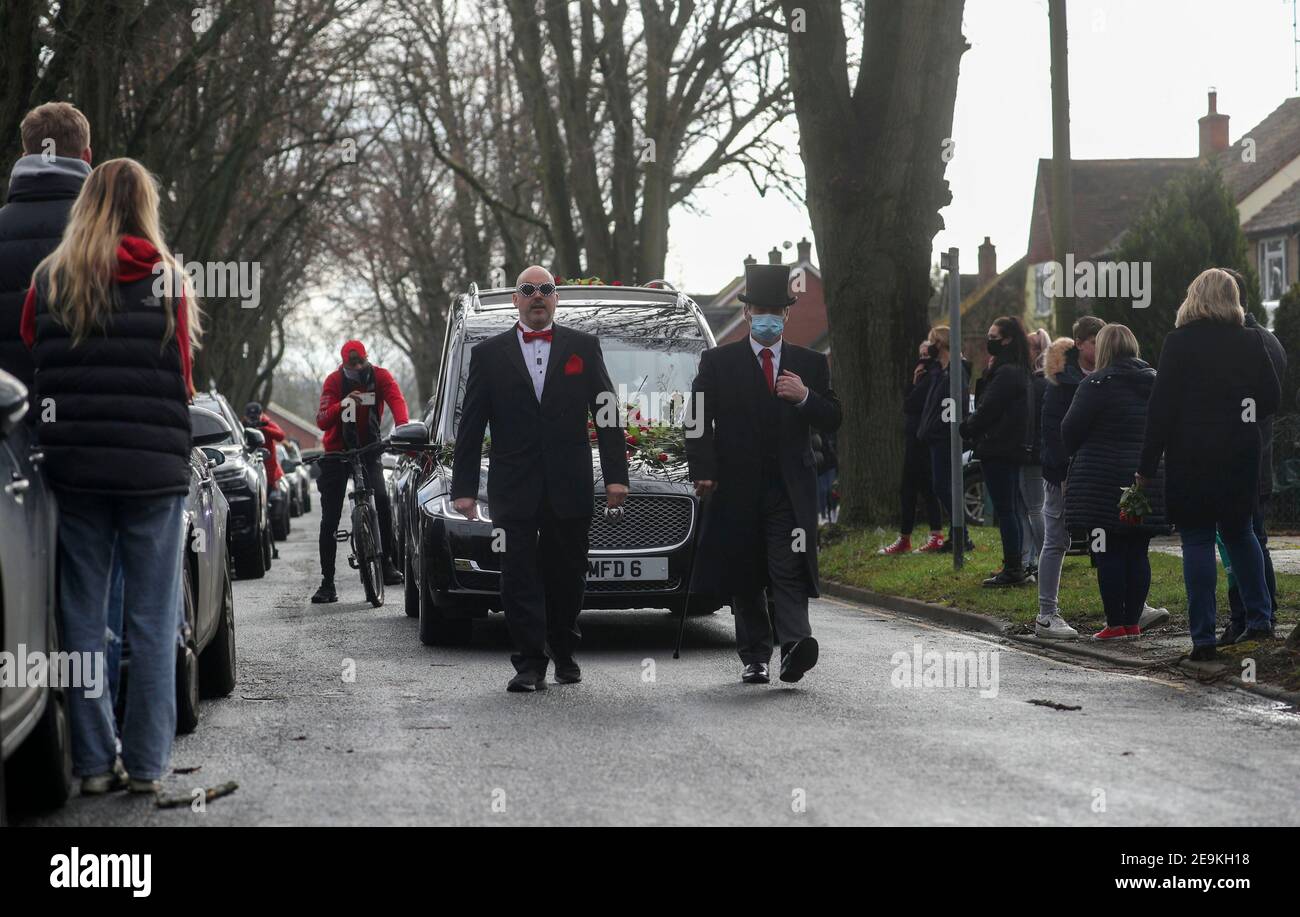 The funeral procession of Olly Stephens slows at All Hallows Road, Reading to receive floral tributes, before making its way to Reading Crematorium. Picture date: Friday February 5, 2021. Stock Photo